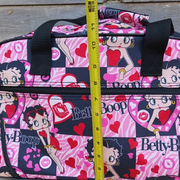 2019 King Features Syndicate Betty Boop  Roll Away Duffle Travel Bag Pink,Black - Picture 10 of 11